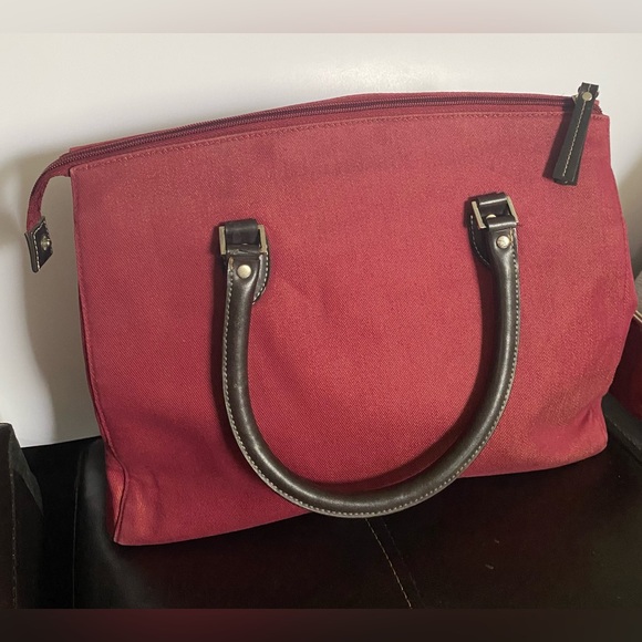 Etienne Aigner Red Tote Bag with Structured Design and Gold Hardware - Picture 6 of 16